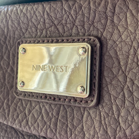 Nine West Crossbody VGUC - Picture 4 of 8